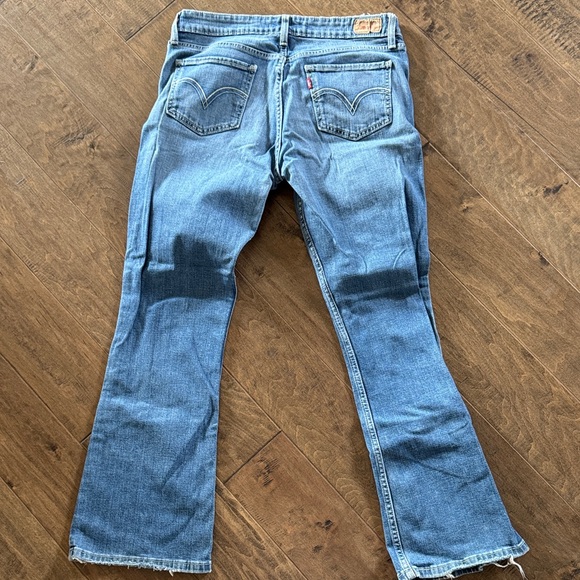 Levi's Women's Flare Leg Jeans in Medium Blue - Picture 4 of 4